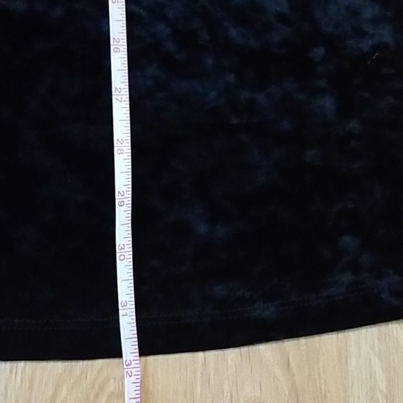 Penningtons black velvet top with cutout 1X NWT - Picture 10 of 10